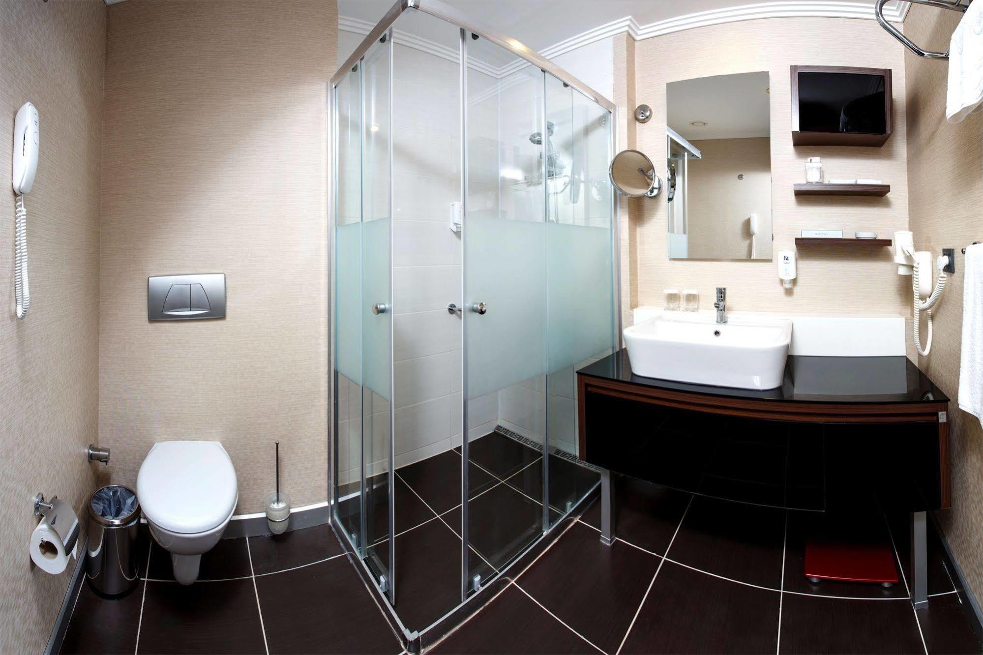 Flora Suites Atasehir Istanbul Bagian luar foto