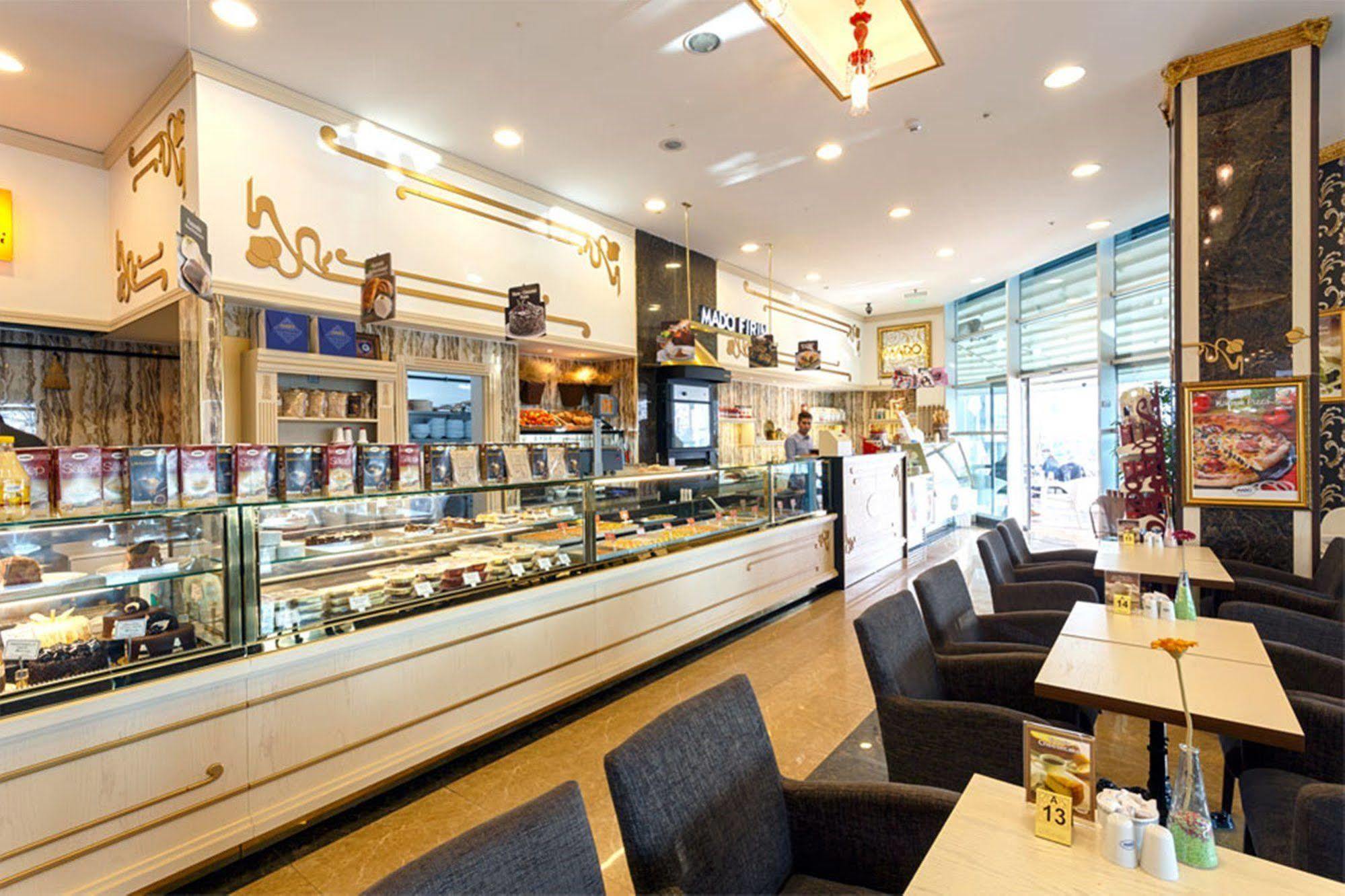 Flora Suites Atasehir Istanbul Bagian luar foto