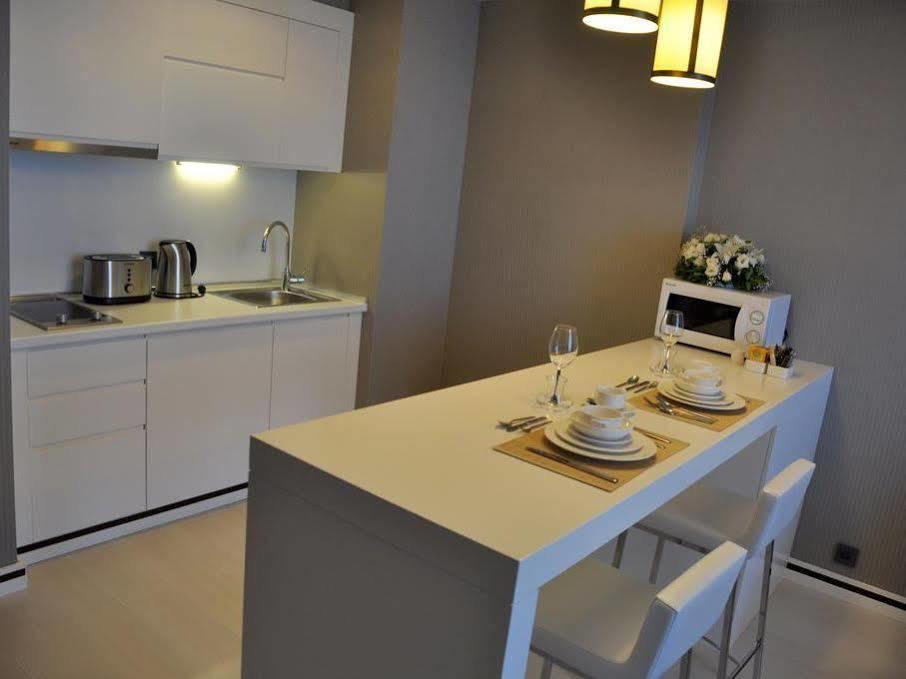 Flora Suites Atasehir Istanbul Bagian luar foto