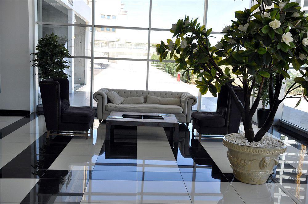 Flora Suites Atasehir Istanbul Bagian luar foto